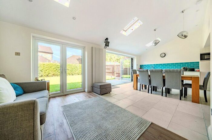 4 Bedroom Semi-Detached House To Rent In Oak Avenue, Owlsmoor, Berkshire, GU47