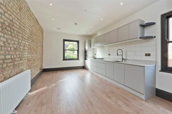 3 Bedroom Flat To Rent In Cumberland Park, London, W3