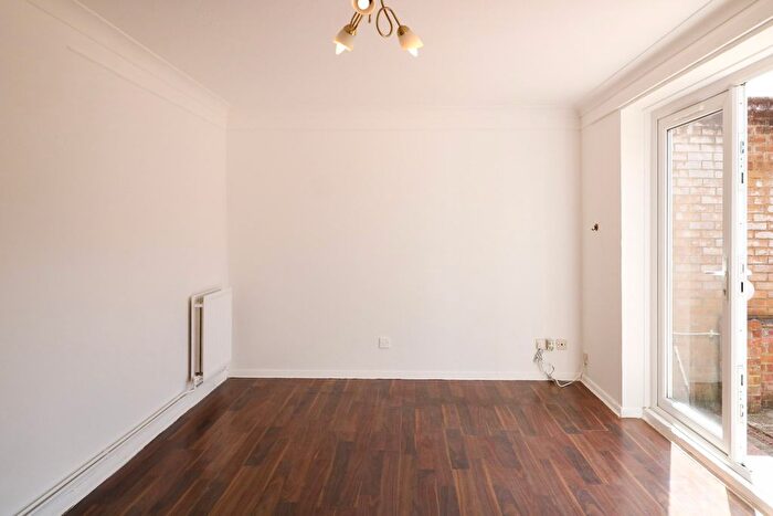 3 Bedroom Semi-Detached House To Rent In Newlands, Ashford, TN23