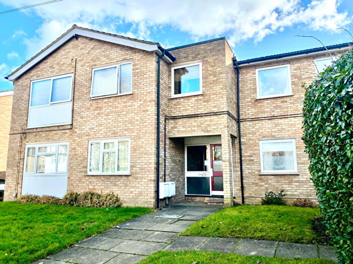 2 Bedroom Flat For Sale In Lancaster Avenue, Hitchin, SG5