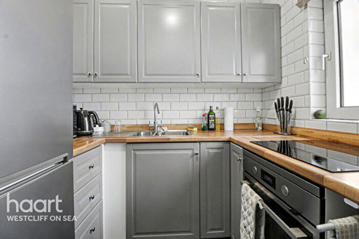 1 Bedroom Flat For Sale In Holland Road, Westcliff-On-Sea, SS0