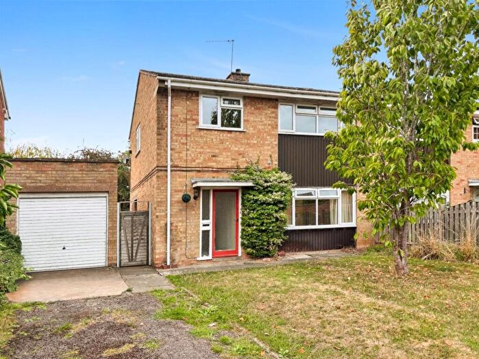 3 Bedroom Semi-Detached House For Sale In South Green Drive, Stratford-upon-Avon, CV37
