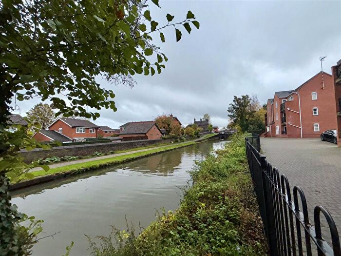 2 Bedroom Flat To Rent In Penny Hapenny Court, Atherstone, CV9