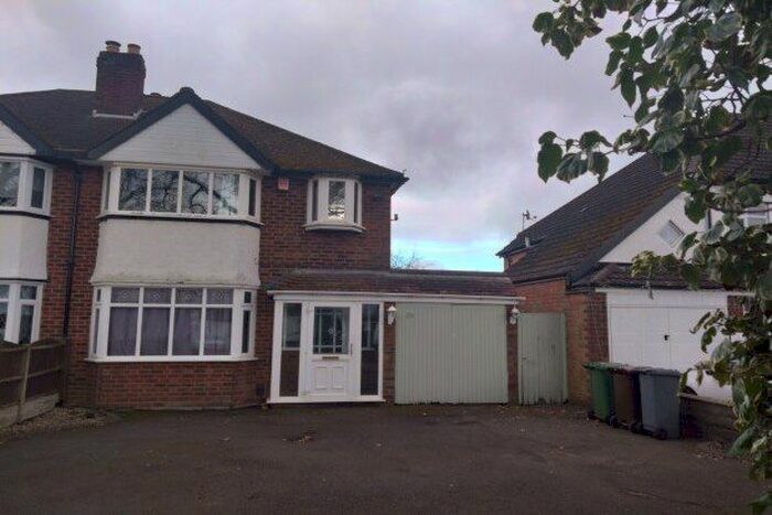 3 Bedroom Semi-Detached House To Rent In Longmore Road, Solihull, B90