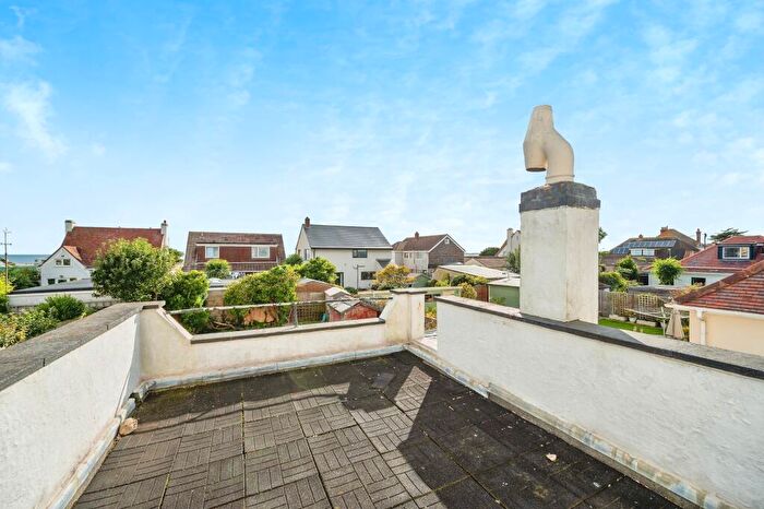 5 Bedroom Detached House For Sale In Manor Way, Hayling Island, Hampshire, PO11