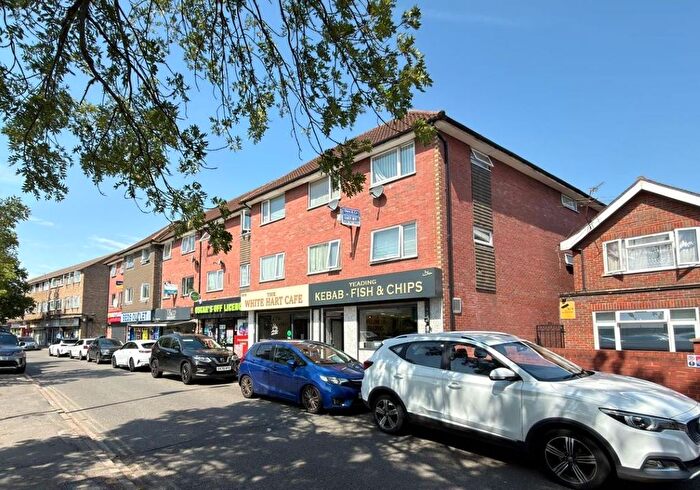 2 Bedroom Flat For Sale In Oak Tree Court, Yeading Lane, Northolt, Middlesex, UB5