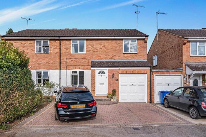 3 Bedroom Semi-Detached House For Sale In Kensington Close, Kings Sutton, OX17