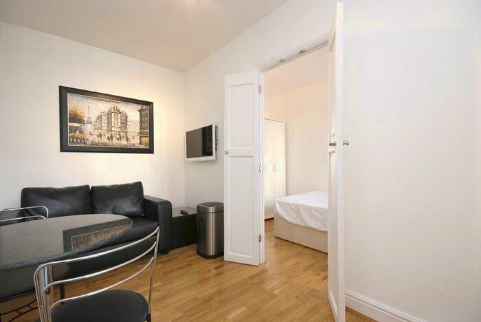 1 Bedroom Flat To Rent In Courtfield House, Baldwins Gardens, London, EC1N