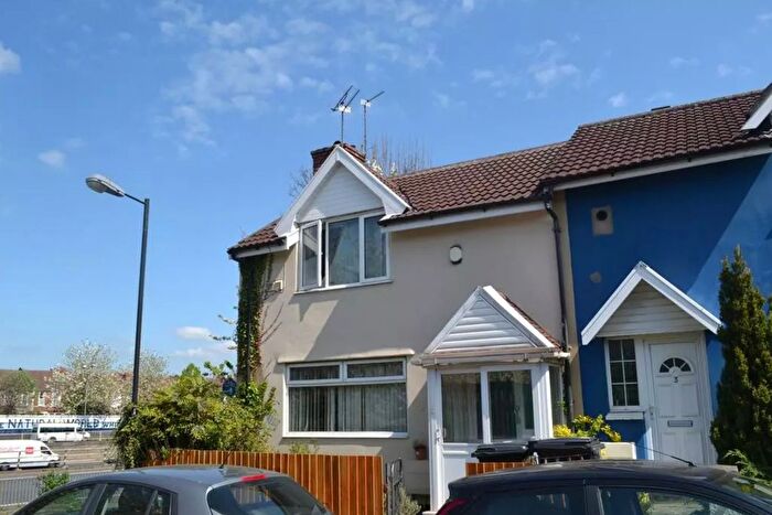 4 Bedroom Semi-Detached House To Rent In Gable Road, Bristol, BS5