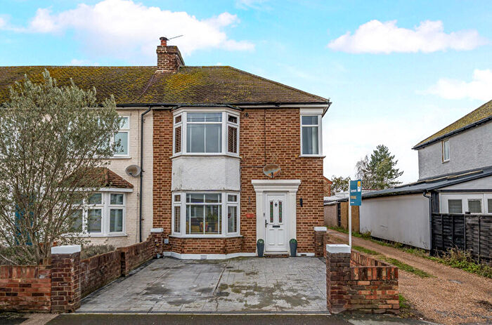 3 Bedroom End Of Terrace House For Sale In First Avenue, Walton On Thames, Surrey, KT12