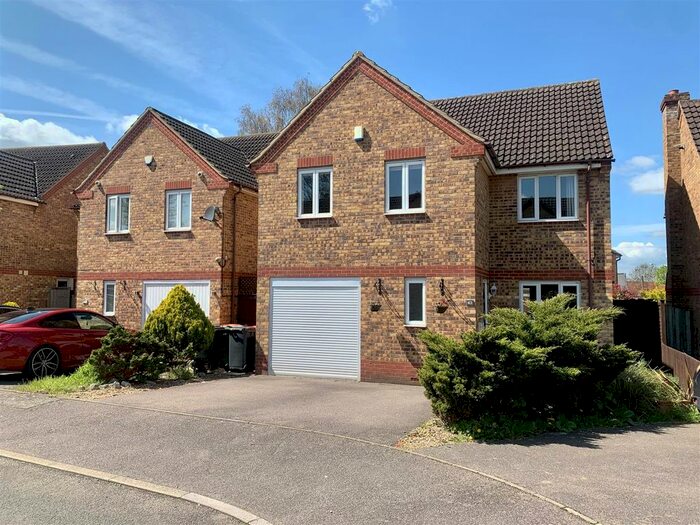 4 Bedroom Property To Rent In Chiltern Road, Barton-Le-Clay, Bedford, MK45