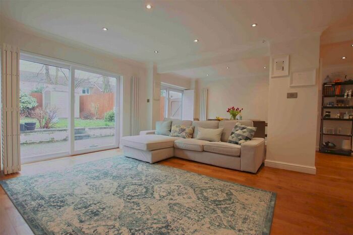 4 Bedroom End Of Terrace House To Rent In Kingsley Avenue, Borehamwood, WD6