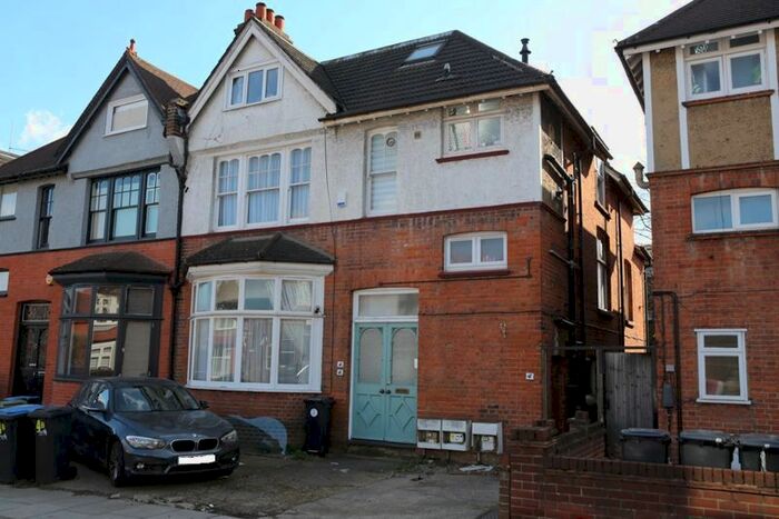 2 Bedroom Flat To Rent In Elm Park Road, London, N21