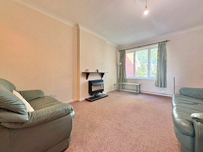 1 Bedroom Flat To Rent In Woodhall Drive, Kirkstall, Leeds, LS5