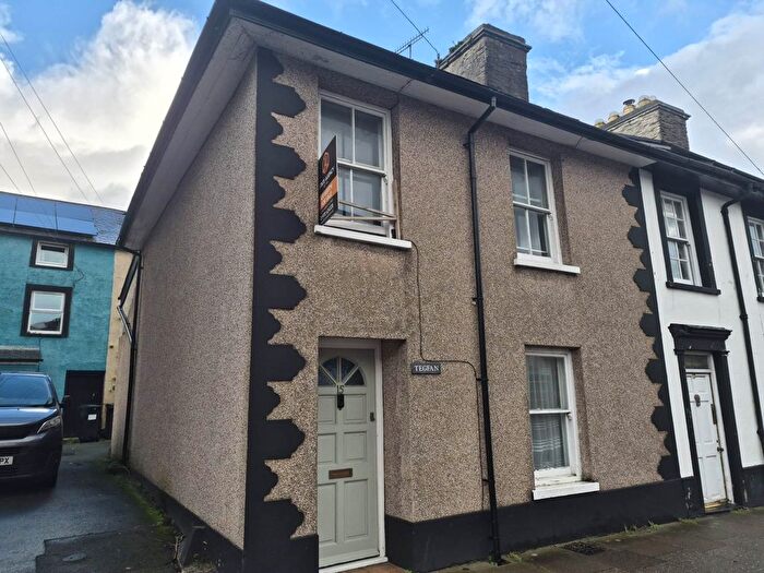 2 Bedroom End Of Terrace House For Sale In Heol Pentrehedyn, Machynlleth, SY20