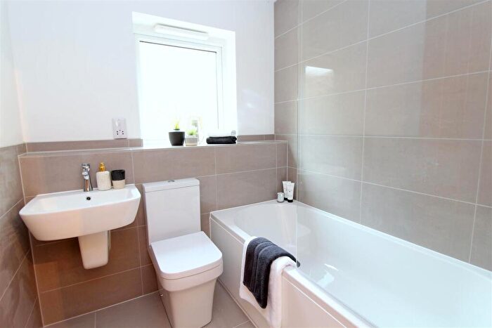 1 Bedroom Flat To Rent In Sandridge Park, Porters Wood, St Albans, AL3