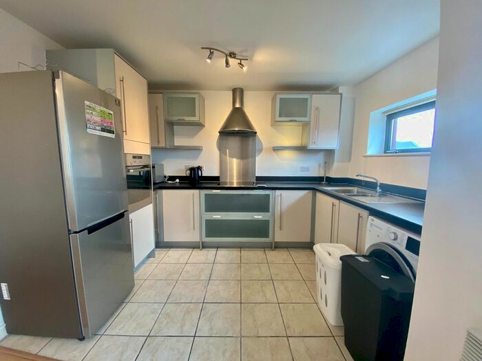 2 Bedroom Flat To Rent In St. Christophers Court, Swansea, SA1