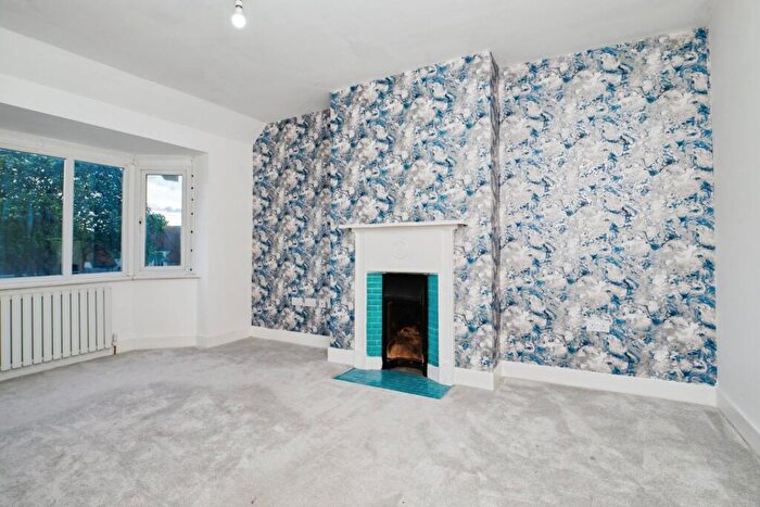 4 Bedroom Semi-Detached House For Sale In All Saints Avenue, Margate, CT9 - Photo 2