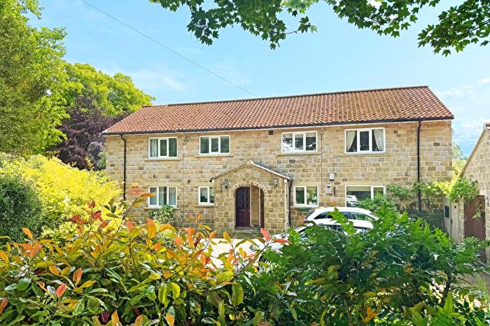 2 Bedroom Flat For Sale In Farnham, Woodlands, HG5