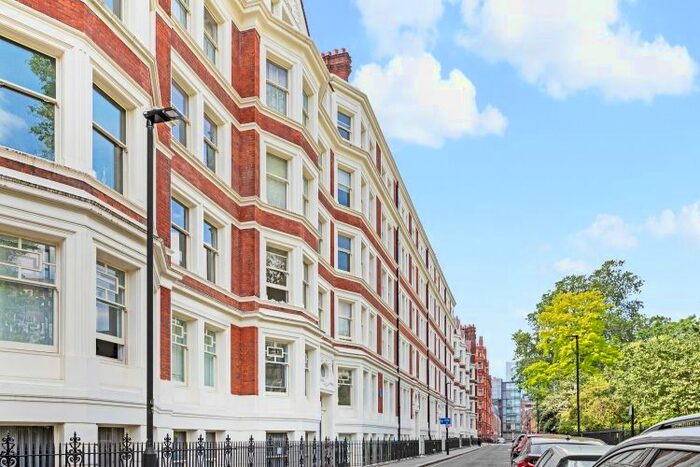 2 Bedroom Flat To Rent In Ridgmount Gardens, London, WC1E