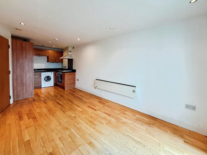 1 Bedroom Flat To Rent In La Salle, Chadwick Street, Hunslet, Leeds, LS10