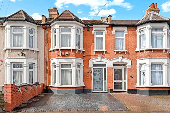 3 Bedroom Terraced House For Sale In Betchworth Road, Seven Kings, IG3