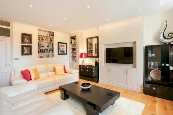 3 Bedroom Flat To Rent In Ranelagh Gardens, Parsons Green SW6