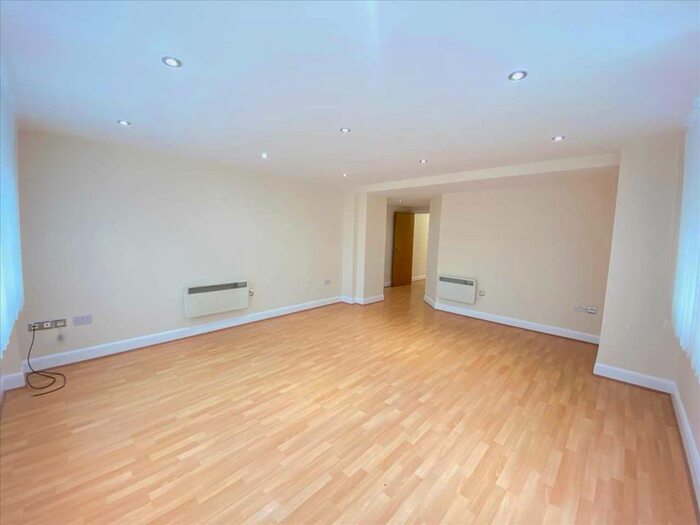 2 Bedroom Flat To Rent In Mercury House, Heathcroft, Ealing, W5