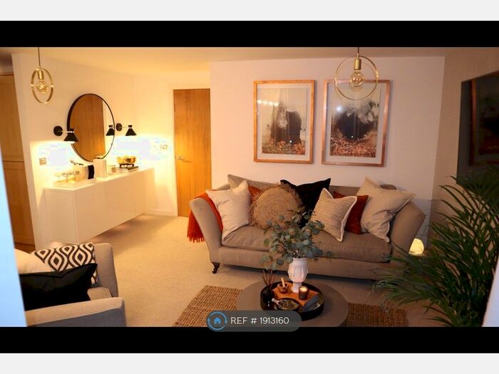 2 Bedroom Flat To Rent In Sir Walter Raleigh Court, London, SE10