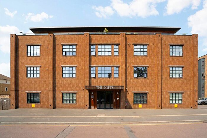 2 Bedroom Flat To Rent In Grenville Place, London, NW7