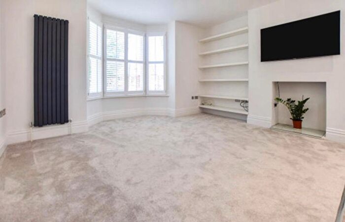 2 Bedroom Flat To Rent In Bushmead Avenue, Bedford, MK40