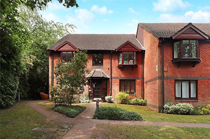 2 Bedroom Flat For Sale In Woking, Surrey, GU21