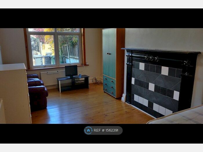 1 Bedroom Flat To Rent In Ingledew Crescent, Leeds, LS8