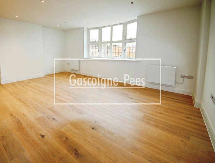1 Bedroom Flat To Rent In Esher, KT10