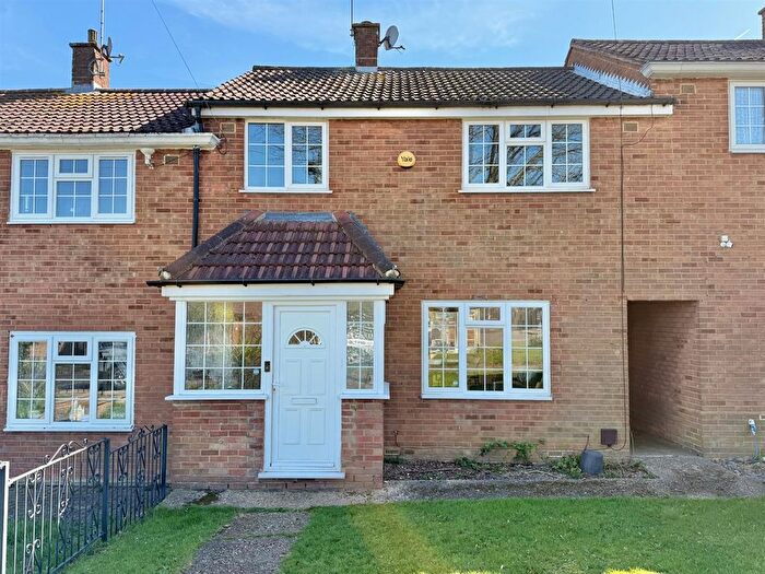 3 Bedroom Terraced House For Sale In Cotswold Gardens, Brentwood, CM13