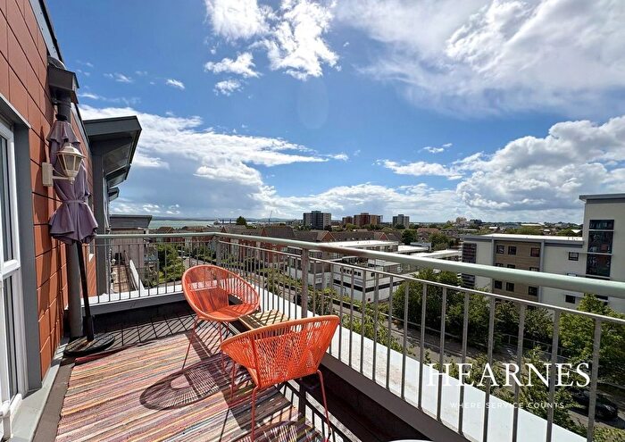 2 Bedroom Flat For Sale In Avenel Way, Poole, BH15