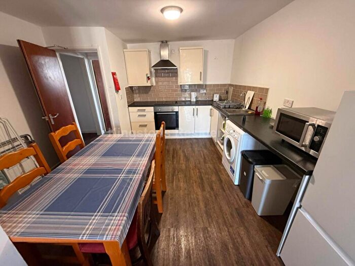 4 Bedroom Apartment To Rent In Bedroom Flat At Miskin Street, Cathays, Cardiff, CF24