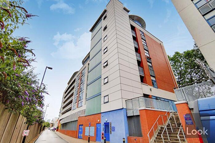 1 Bedroom Apartment To Rent In Tay Court, Meath Crescent, Bethnal Green, E2