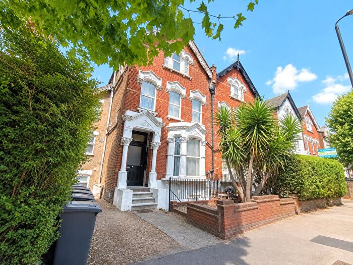 Apartment To Rent In Upper Tollington Park, London, N4