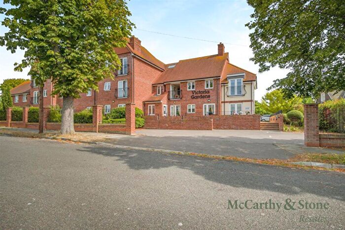 2 Bedroom Apartment For Sale In Victoria Gardens. Reglan Road, Frinton-On-Sea, Essex, CO13
