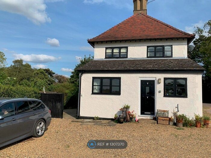 1 Bedroom Flat To Rent In Fanhams Hall Road, Ware SG12