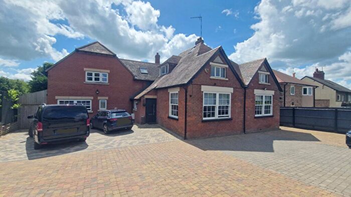 6 Bedroom Detached House For Sale In Badby Road West, Daventry, NN11