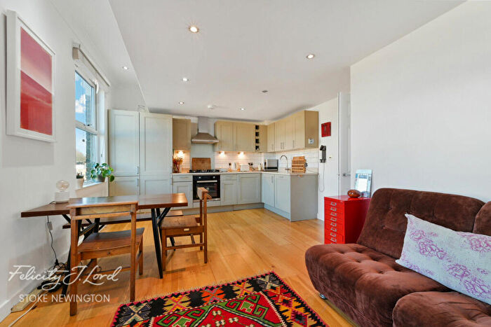 2 Bedroom Flat For Sale In Brooke Road, Clapton, E5