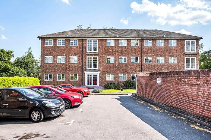 2 Bedroom Apartment To Rent In Woking, Surrey, GU22