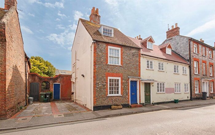 3 Bedroom End Of Terrace House For Sale In Crocker Street, Newport, PO30