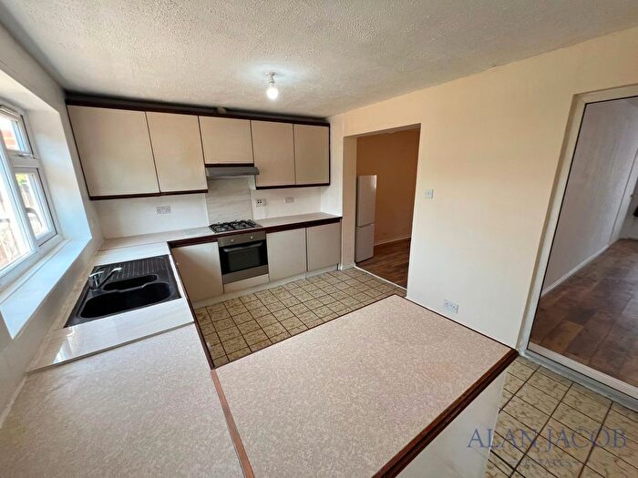 3 Bedroom Terraced House To Rent In Rainham Road South, Dagenham, Essex, RM10