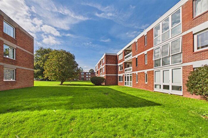 3 Bedroom Flat For Sale In Wellington Place, Frenchay, BS16