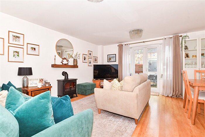 3 Bedroom End Of Terrace House For Sale In Queen Elizabeth Square, Maidstone, Kent, ME15