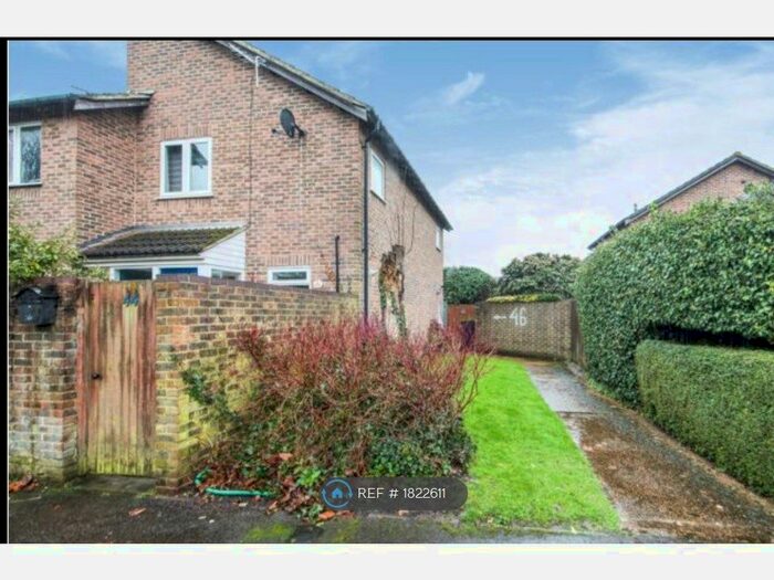 2 Bedroom Semi-Detached House To Rent In Hampton, Hampton, TW12