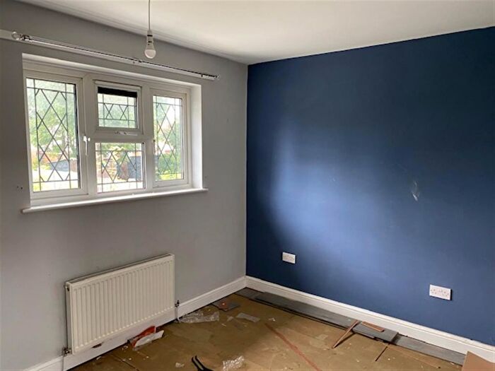 3 Bedroom End Of Terrace House For Sale In Shortfield Court, Barnsley, S71